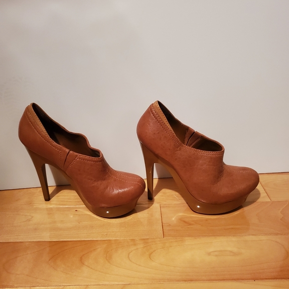 BCBGMAXAZRIA Platforms - Picture 5 of 5